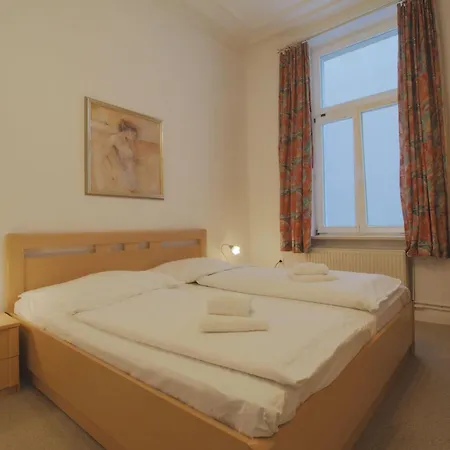Haus Karzenburg 1 شقة *